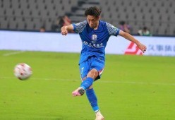 真人娱乐-包含转折点上海申花防线松动，欧超杯赛前攻防权衡，信心回归，训练强度明显提升的词条